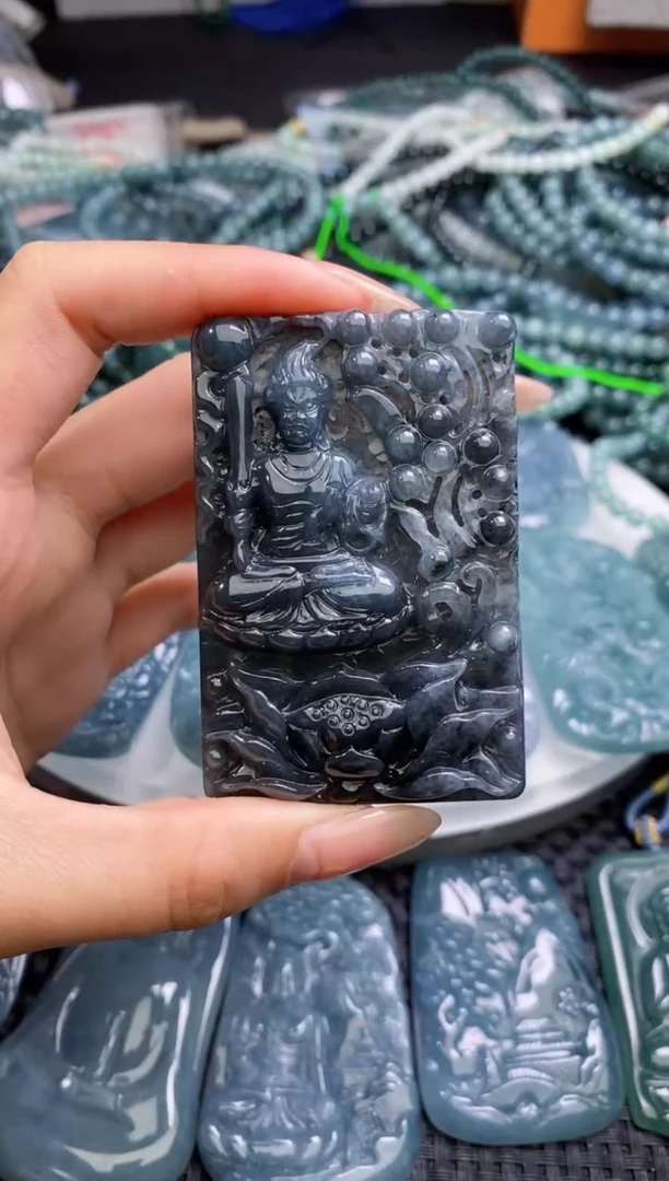 【闪购商品】翡翠颈饰未镶嵌           