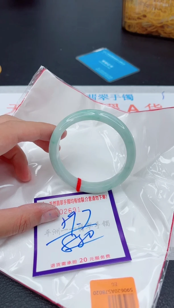 翡翠手镯未镶嵌1