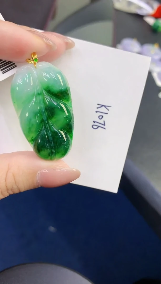 颈饰18K金镶嵌翡翠缅甸天然翡翠A货