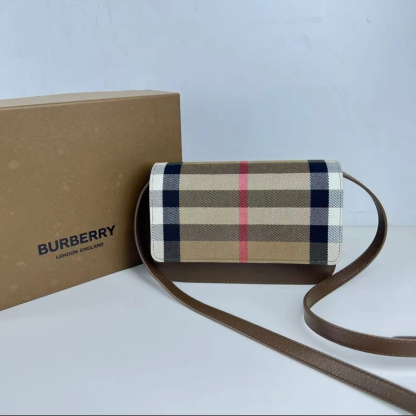99新 BURBERRY/博柏利 【十六专属】Z28/格纹帆布拼皮woc包/CX