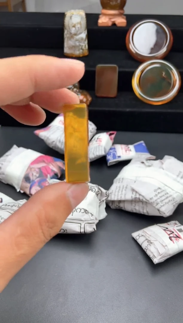 琥珀颈饰未镶嵌棕珀方牌吊坠