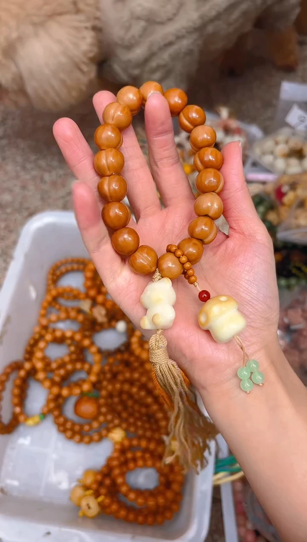 吊坠猴头核桃猴头高货屁桃手持 蘑菇