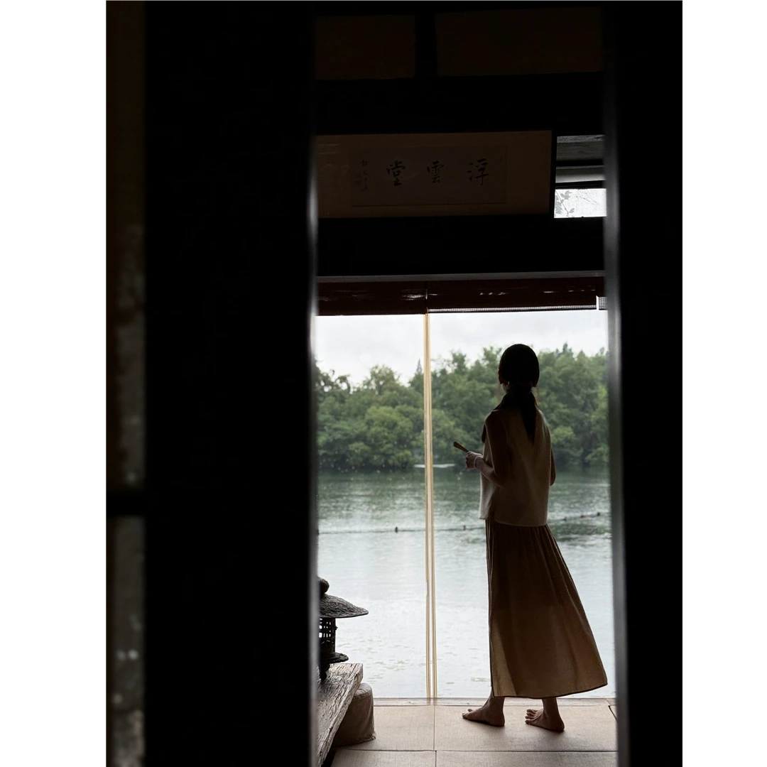 归云素影 绵羊毛桑蚕丝新中式立领单排扣气质丝毛马甲