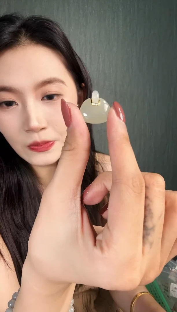 和田玉未镶嵌吊坠(赠链)好****-书包吊坠