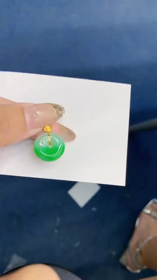 翡翠18K金镶嵌颈饰           1