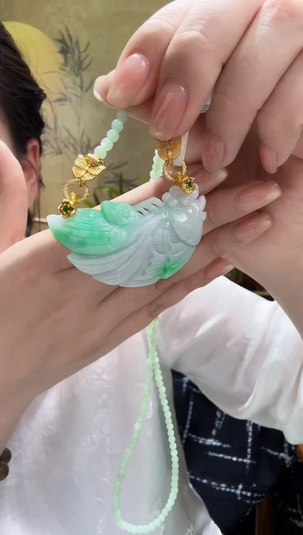 颈饰未镶嵌翡翠吊坠