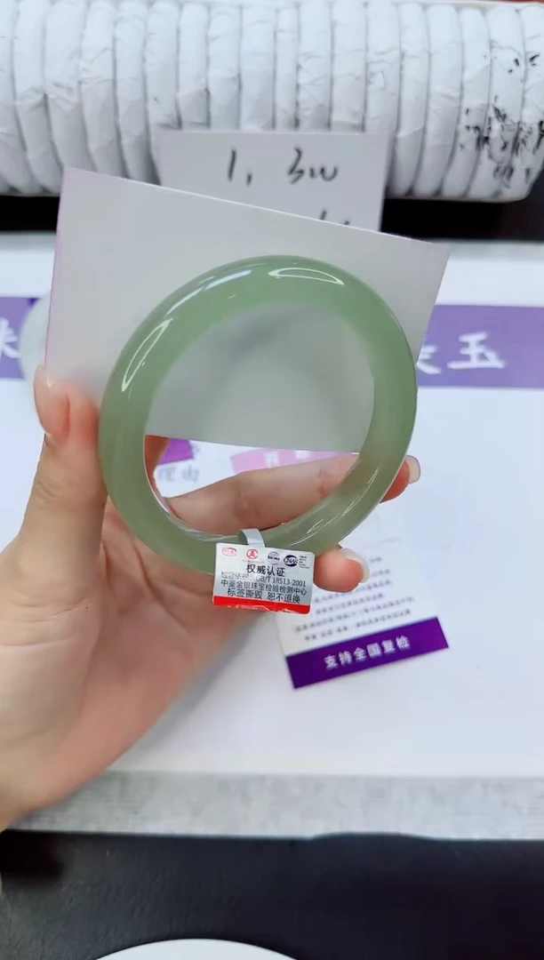 未镶嵌手镯石英质玉114/58.7