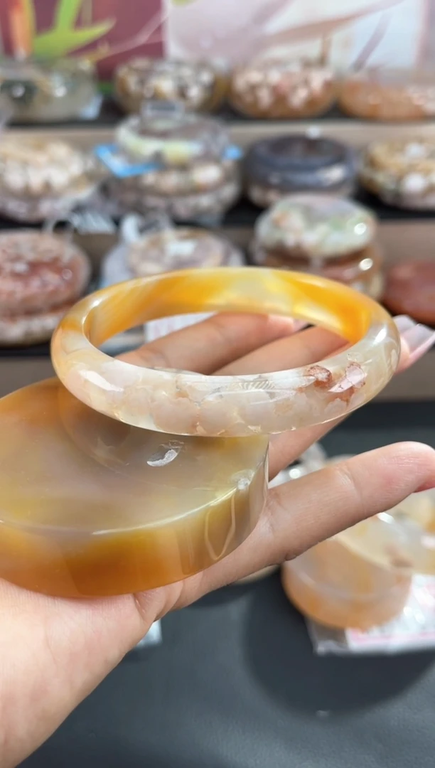 未镶嵌手镯石英质玉64