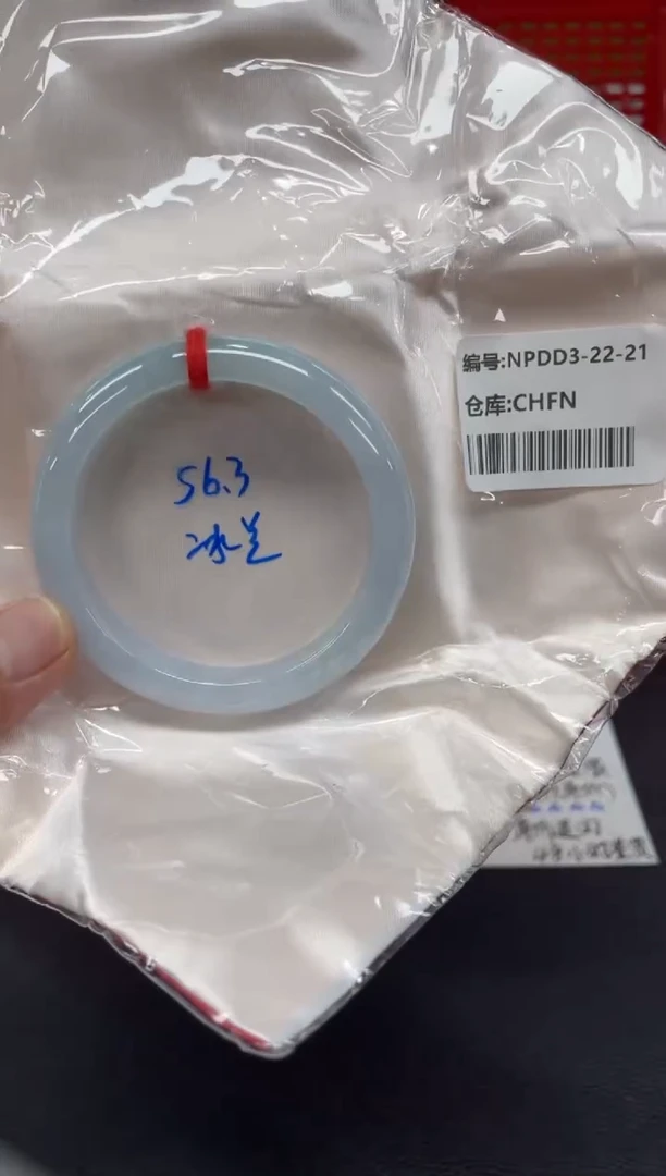 翡翠手镯未镶嵌翡翠手镯