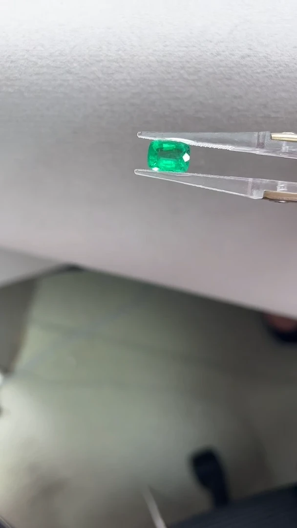 裸石未镶嵌祖母绿绿**炉vb1.26克拉潘杰希尔祖母绿