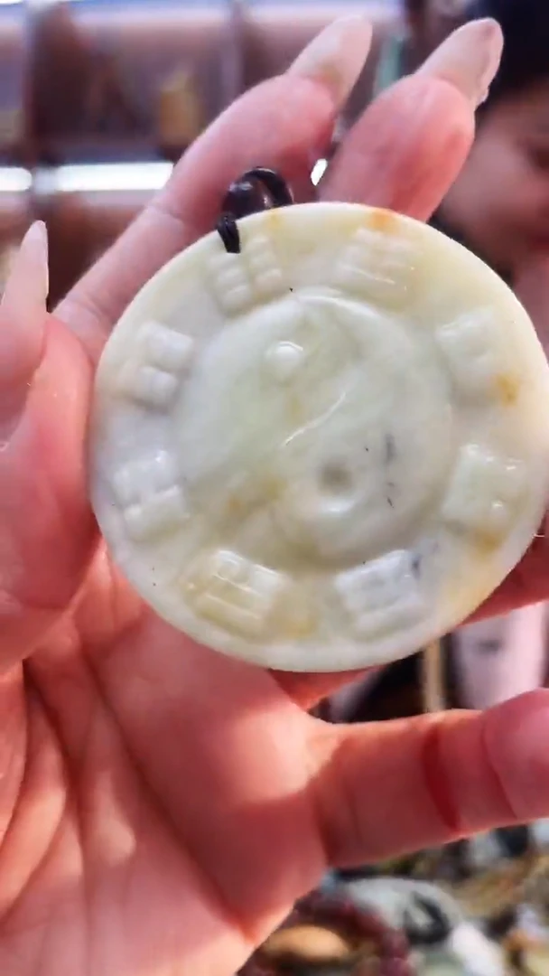 未镶嵌蛇纹石玉吊坠