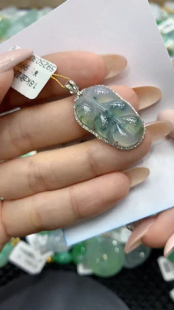 颈饰18K金镶嵌翡翠111111111111