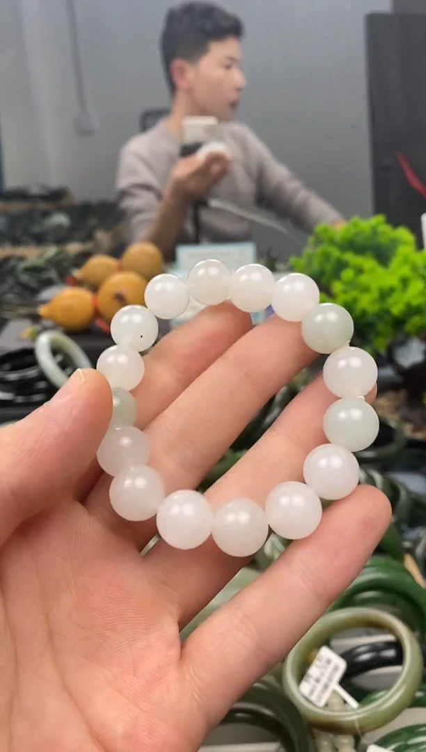 未镶嵌手镯透闪石质玉12mm