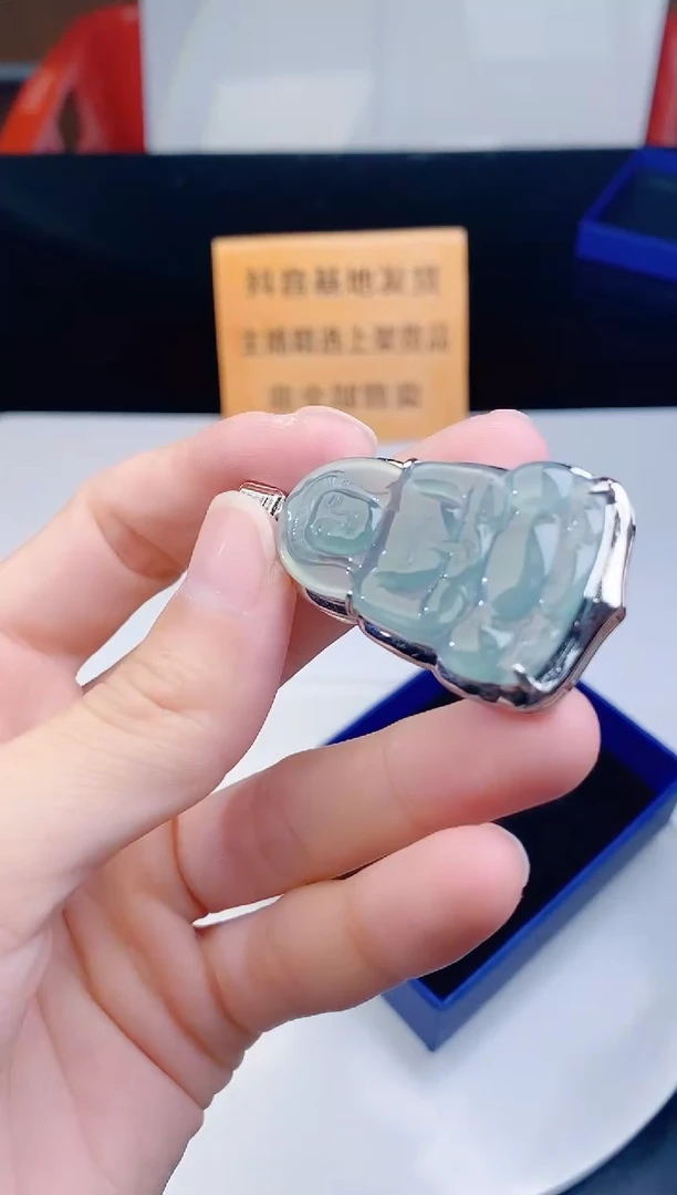 颈饰未镶嵌翡翠