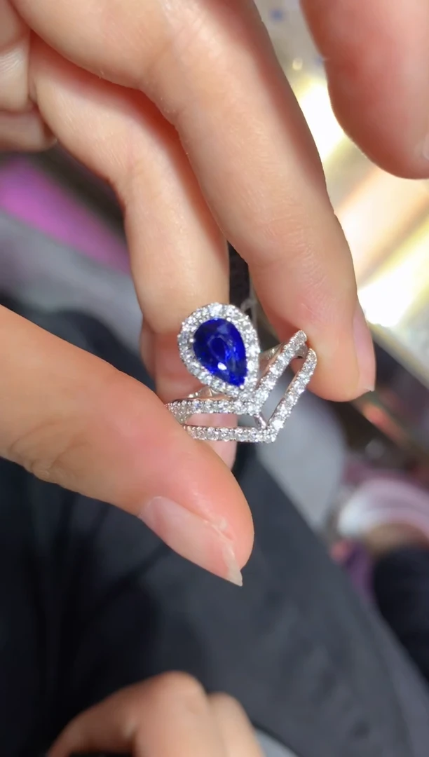 戒指蓝宝石18K金镶嵌1.3CT