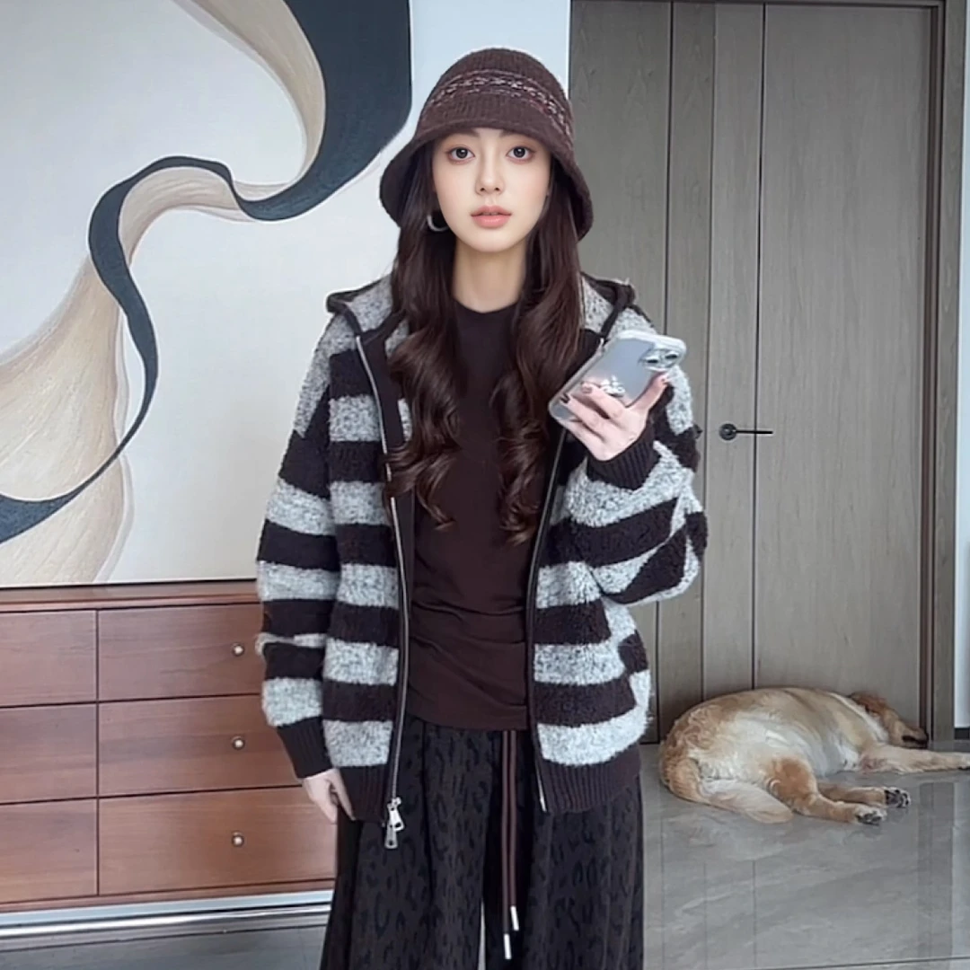 秋冬新款复古慵懒风宽松条纹拉链开衫针织连帽上衣女显瘦毛衣外套