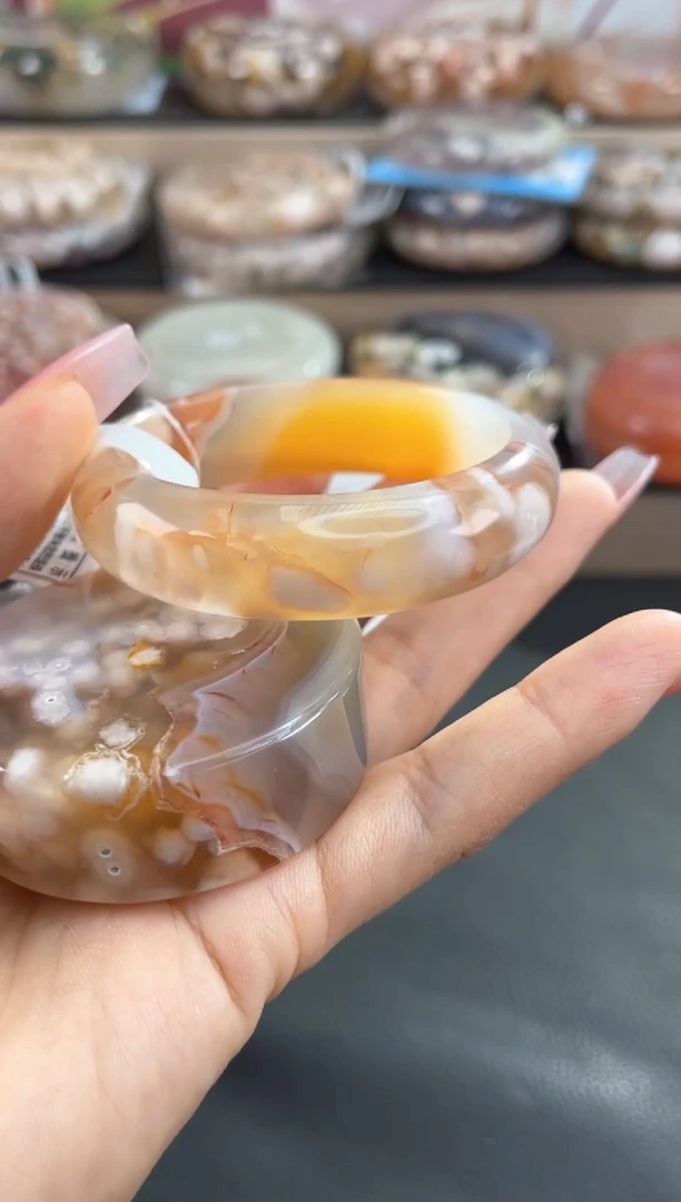 未镶嵌手镯石英质玉55