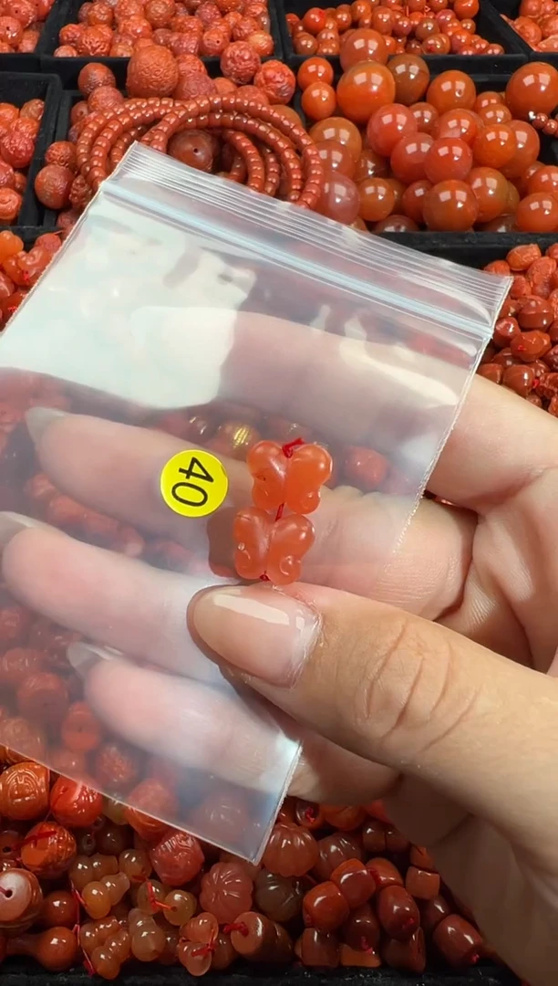 南红玛瑙未镶嵌颈饰1