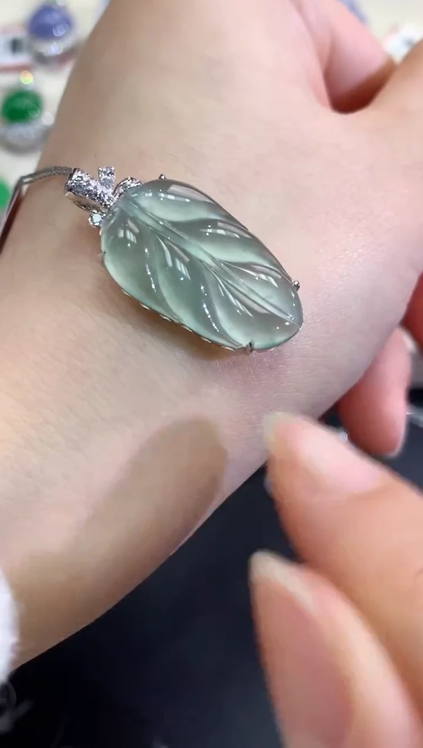 【闪购商品】翡翠颈饰18K金镶嵌B72