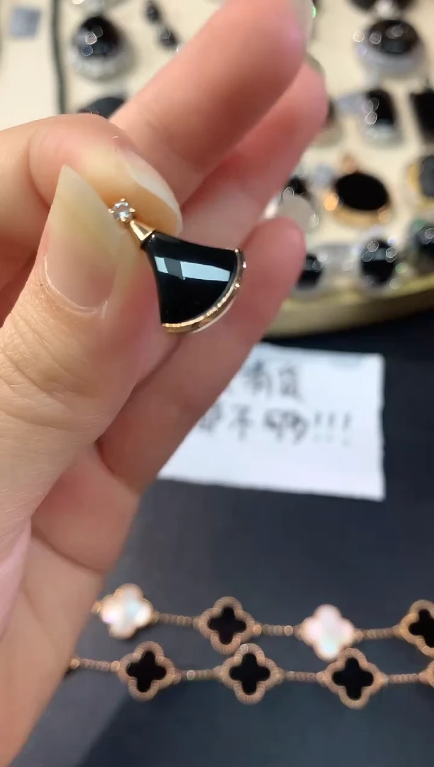 吊坠(不含链)18K金镶嵌翡翠W173|多样性发其一|1680