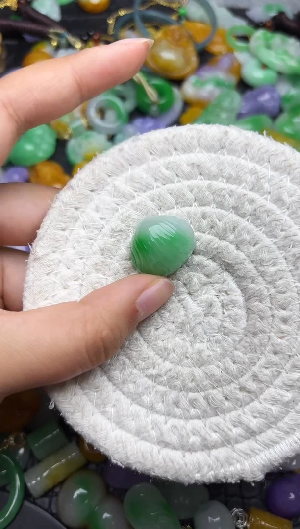 颈饰未镶嵌翡翠缅甸翡翠吊坠