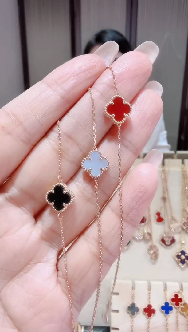 18K金镶嵌手链玛瑙/玉髓手链多样性发其一