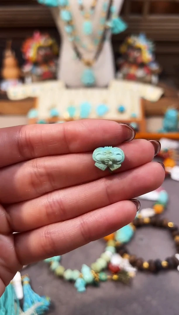 未镶嵌绿松石配饰蝴蝶结小象