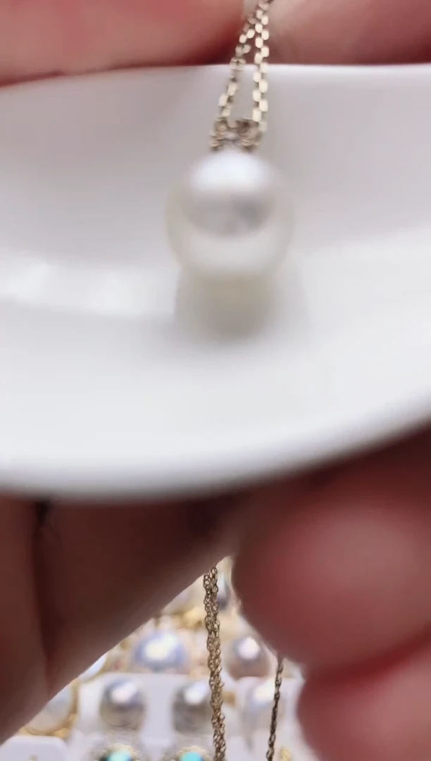 颈饰18K金镶嵌海水珍珠澳白珍珠吊坠