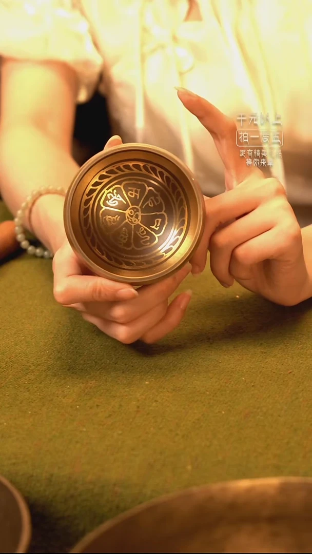 1尼泊尔8cm青铜机制手绘颂钵