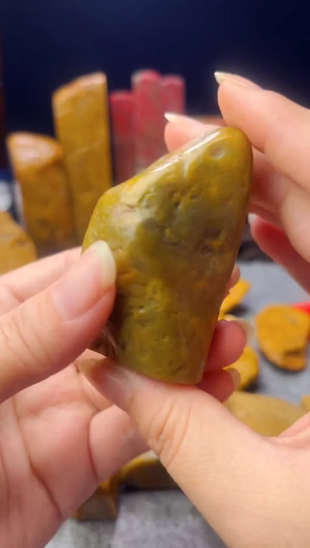 昌化石可*昌化料一个，庆祝中秋漏品