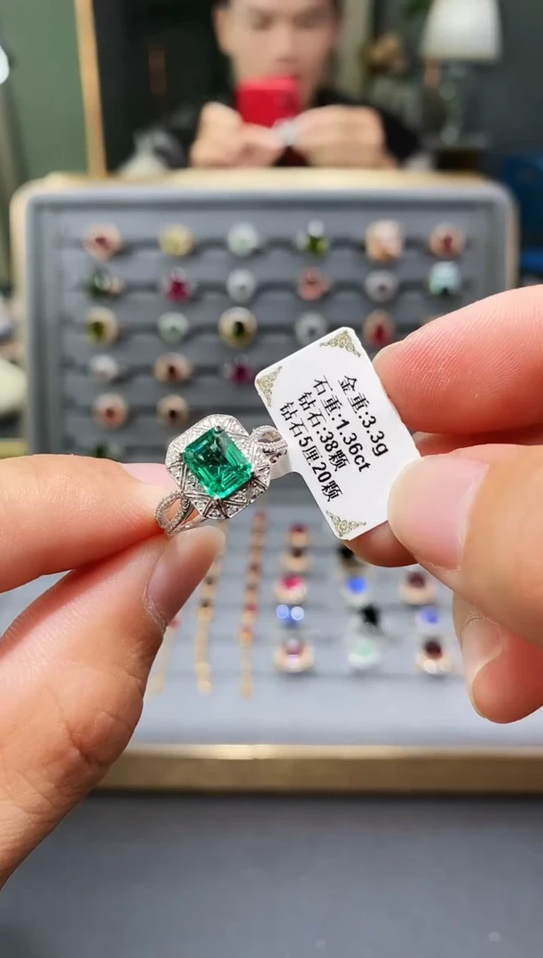 18K金镶嵌戒指祖母绿1.36.