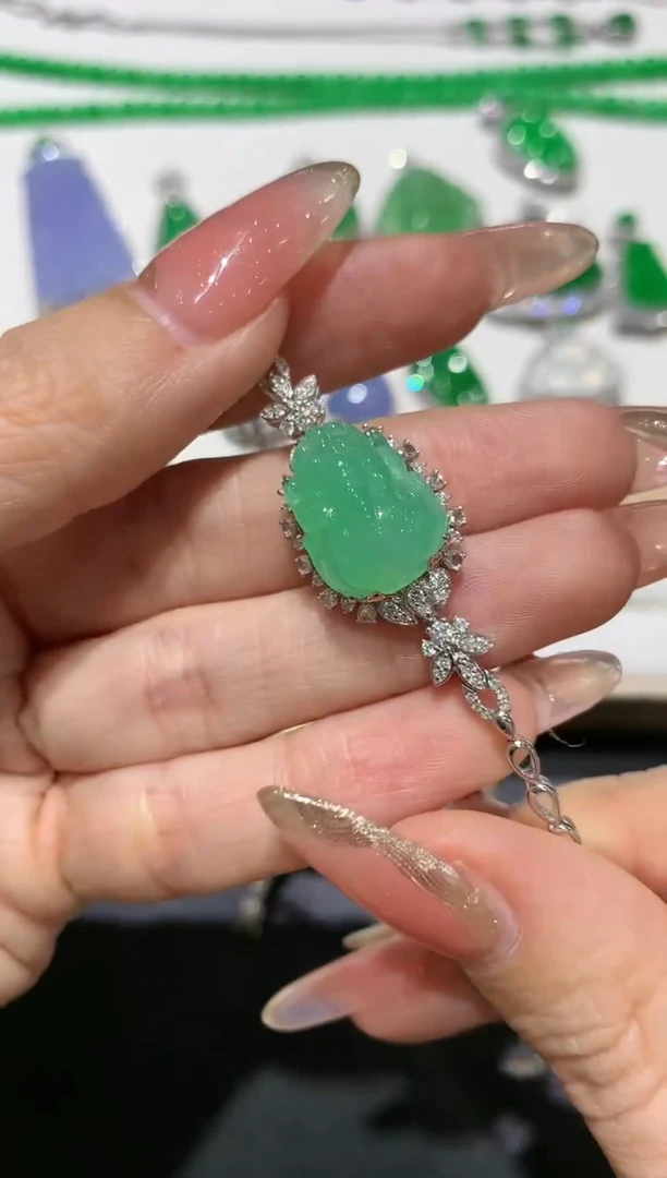 【闪购商品】翡翠吊坠(赠链)18K金镶嵌团购5