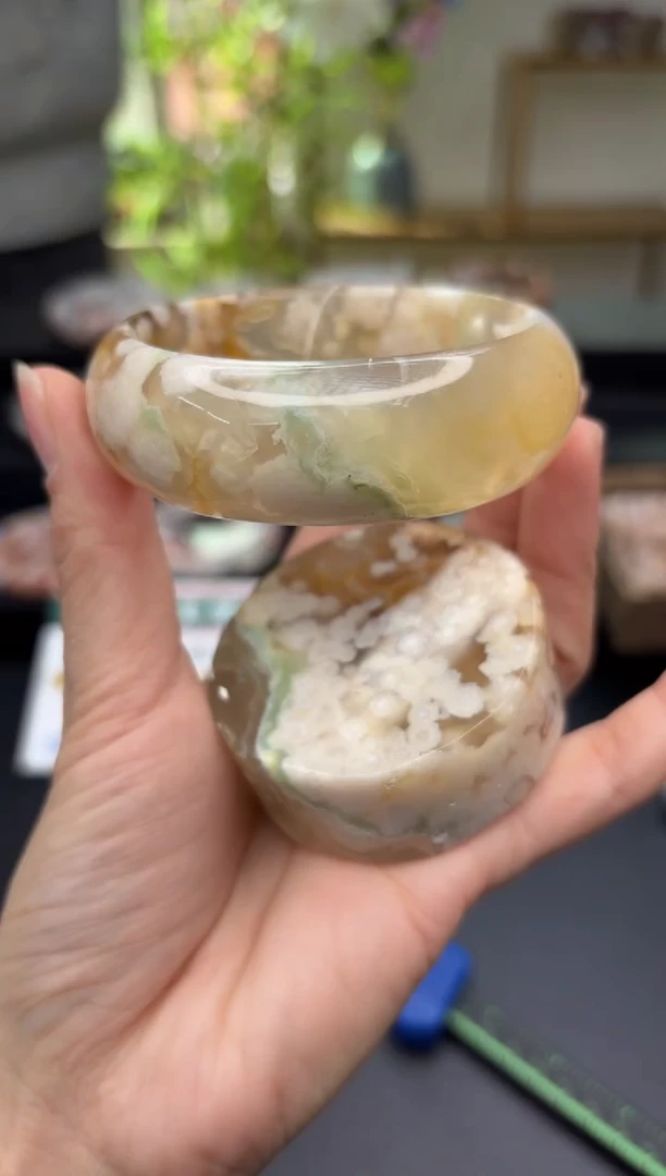 【闪购商品】石英质玉手镯未镶嵌C301(56圈赠送镯心)