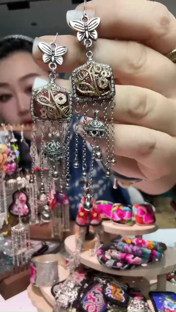 刺绣纯手工苗绣非遗耳环