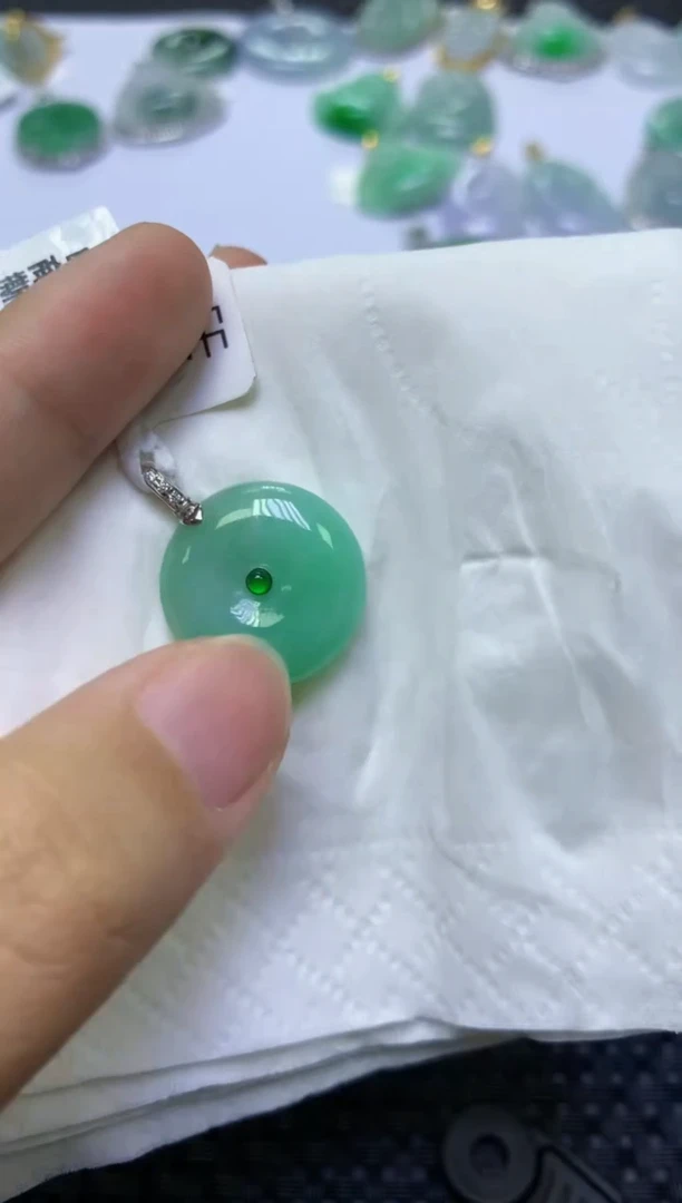翡翠18K金镶嵌颈饰天然缅甸A货翡翠