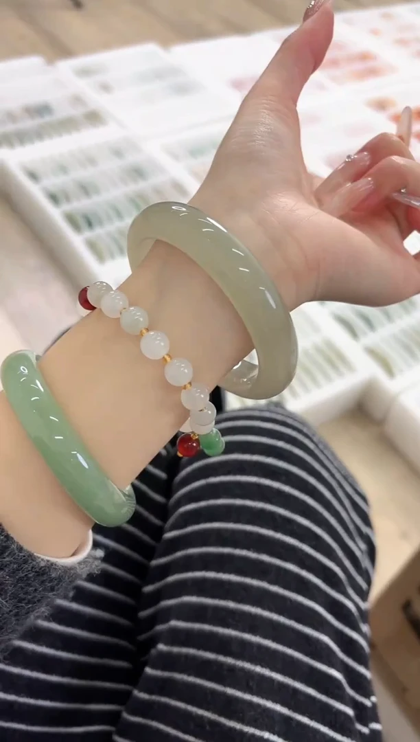 未镶嵌手镯石英质玉163-56D