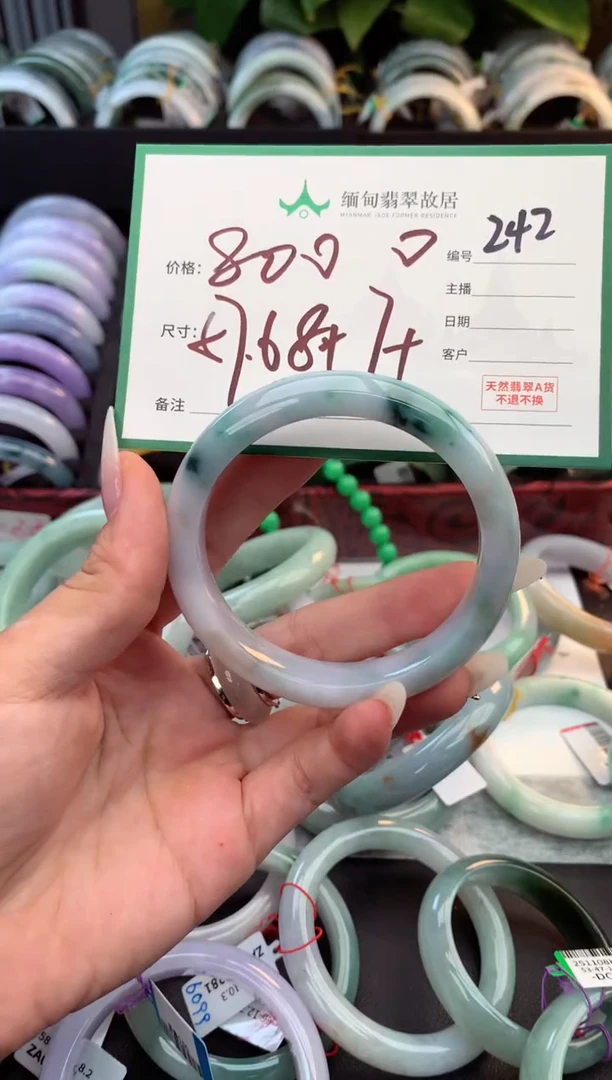 未镶嵌定制翡翠毛货需精细抛光+多人