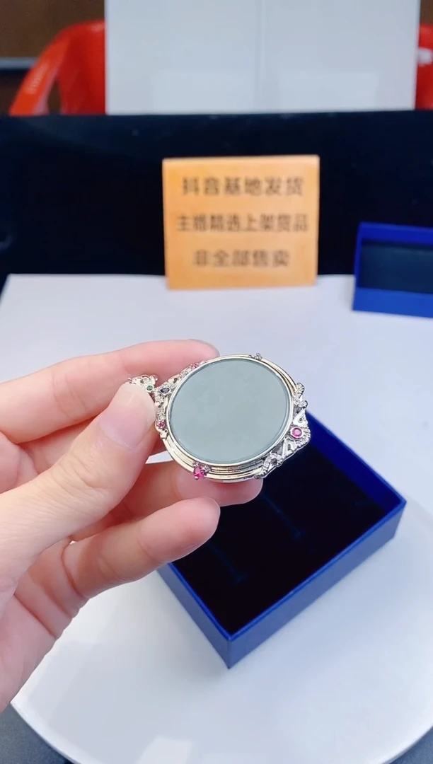 颈饰未镶嵌翡翠