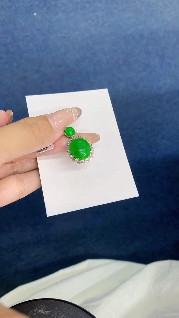 颈饰18K金镶嵌翡翠1