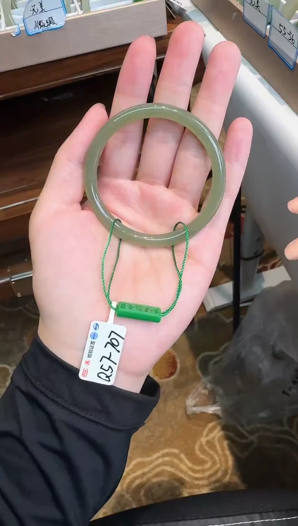未镶嵌手镯和田玉56