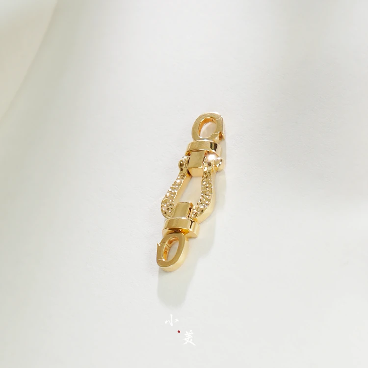 18K金碎冰冰马蹄吊坠双万能扣 G81081