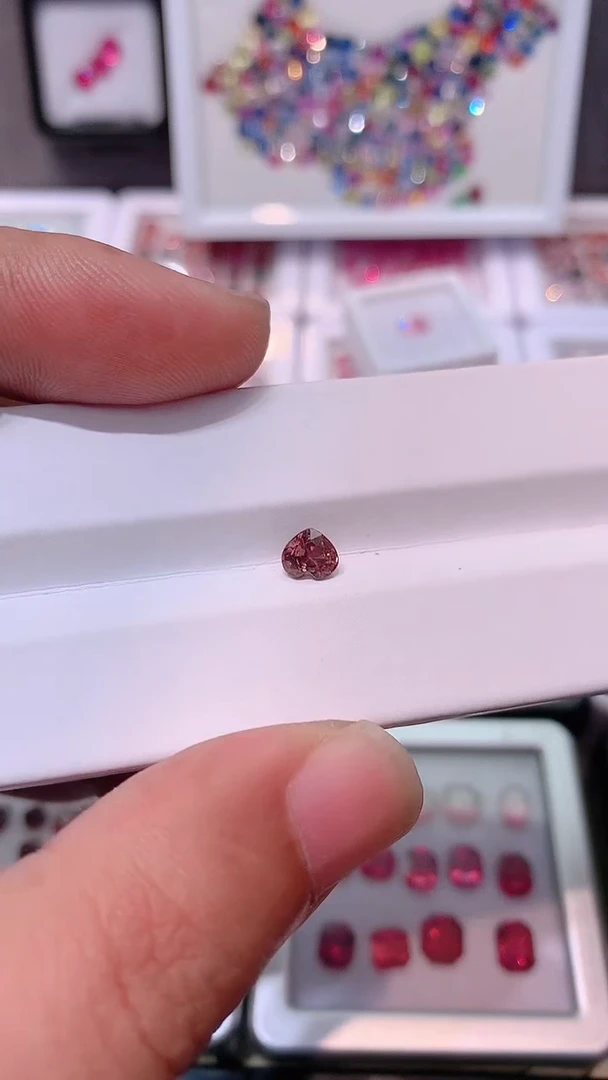 【闪购商品】尖晶石裸石未镶嵌心形粉丝福利0.78