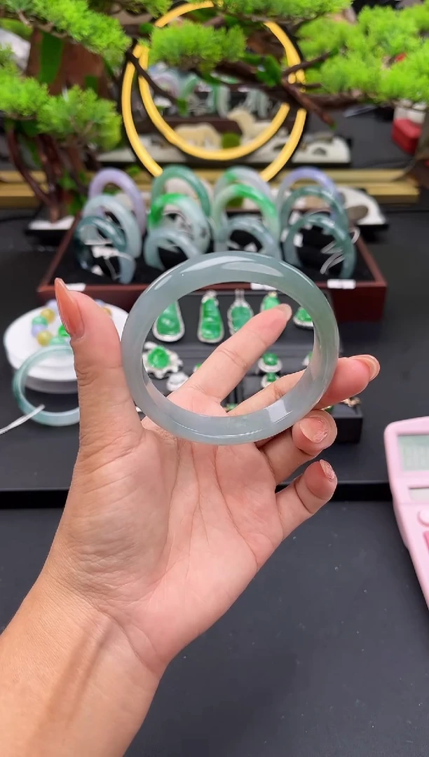 未镶嵌手镯翡翠手镯