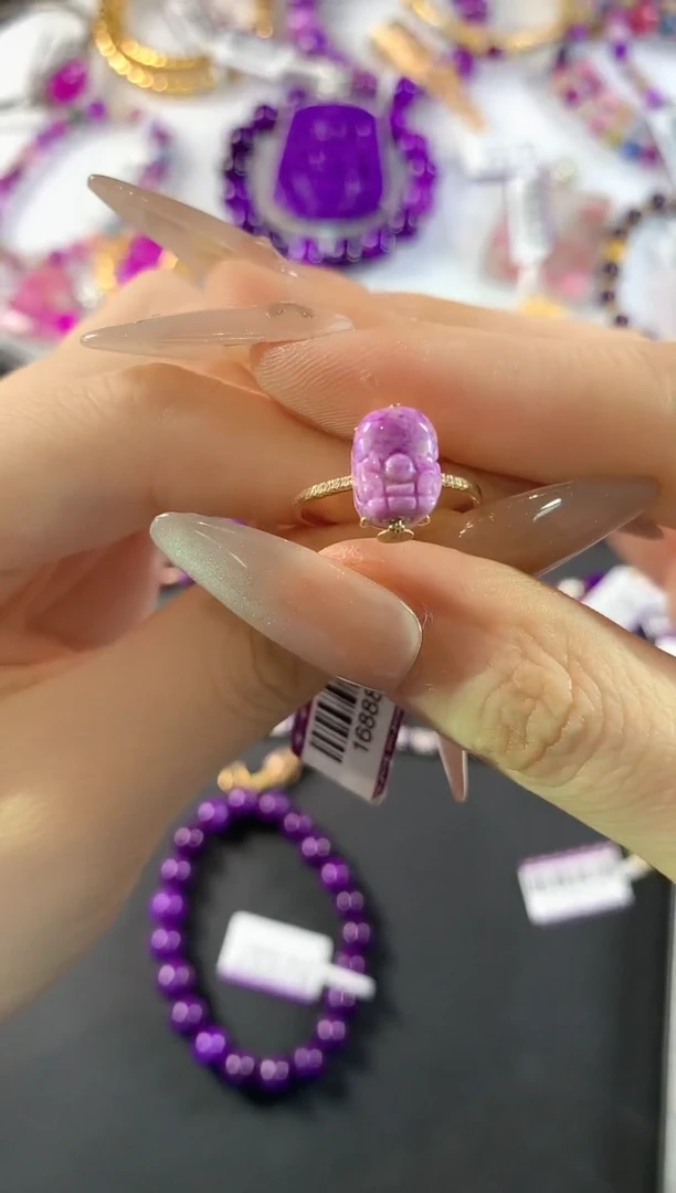 18K金镶嵌苏纪石（舒俱来）.戒指