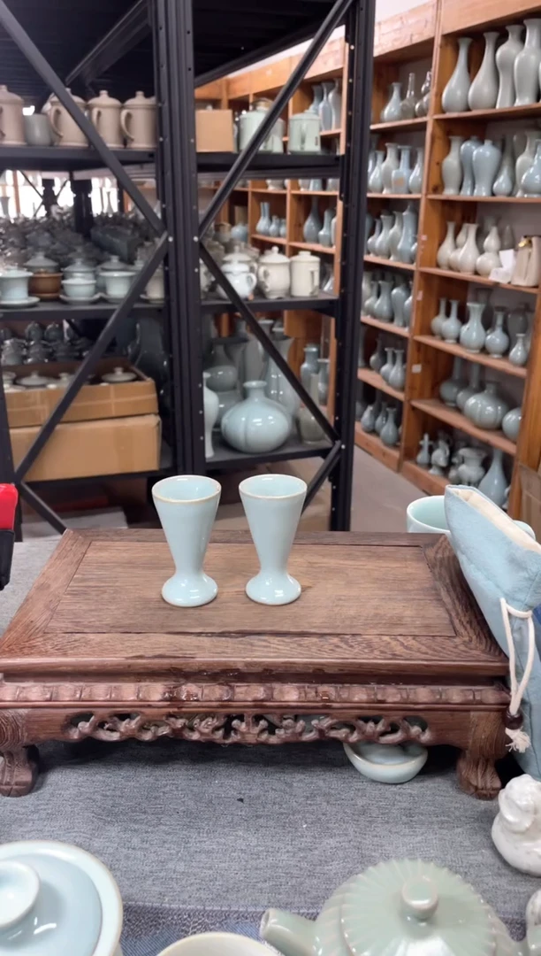 【闪购商品】天青锥形小酒杯一对