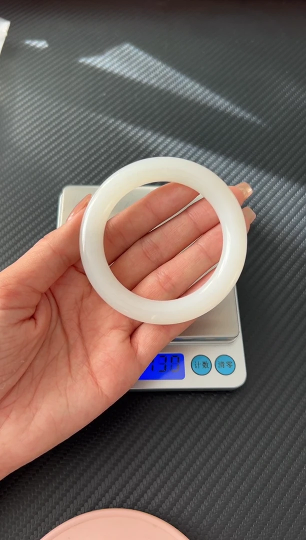 未镶嵌手镯和田玉黑山微色差55M