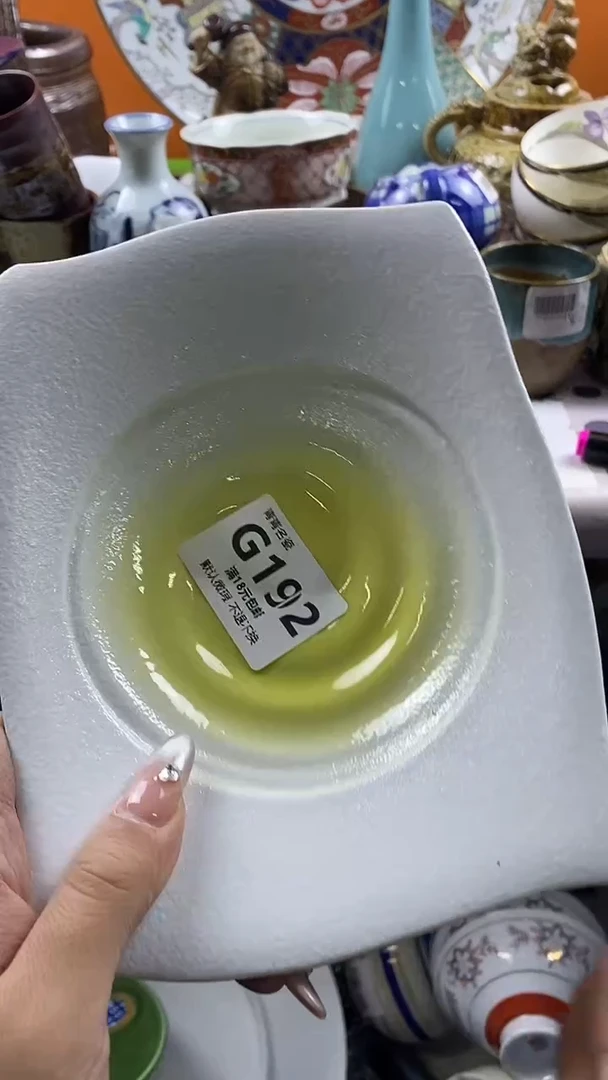 瓷片钟*艳默认微瑕，谨慎参拍G192