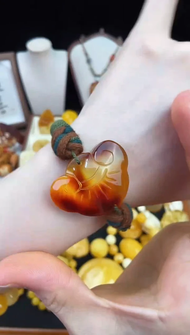 琥珀未镶嵌珠宝奇石柒月
