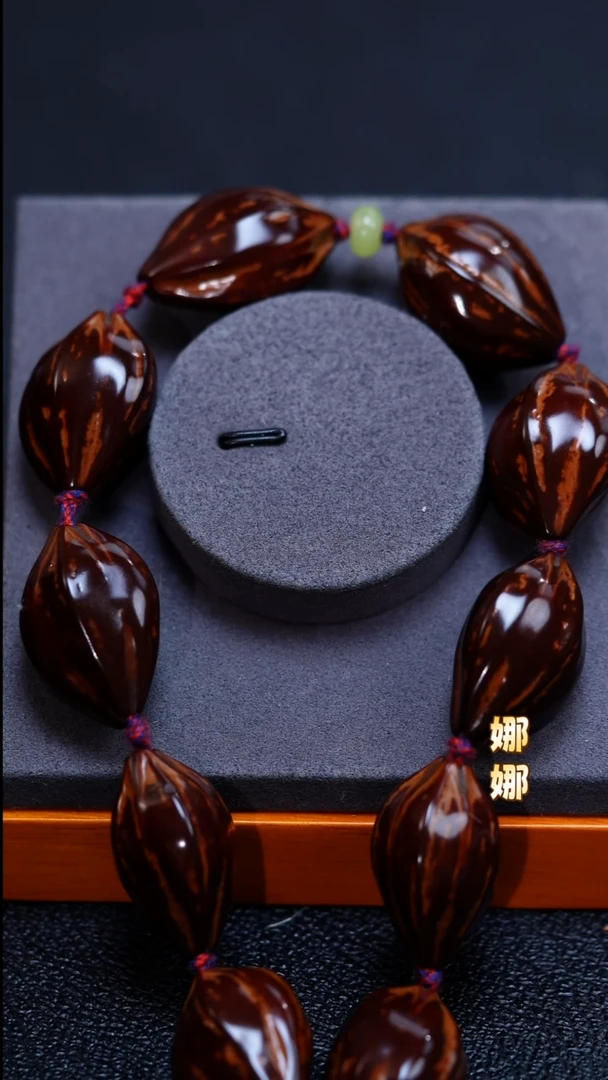 吊坠橄榄核M****.橄榄核