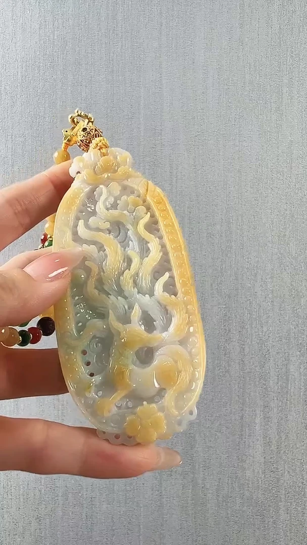 颈饰未镶嵌翡翠九尾狐